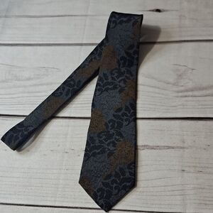 John Weitz Elegant Patterned Silk Tie